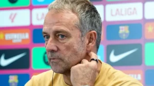 Hansi Flick en conférence de presse avant le déplacement du Barça au Betis.