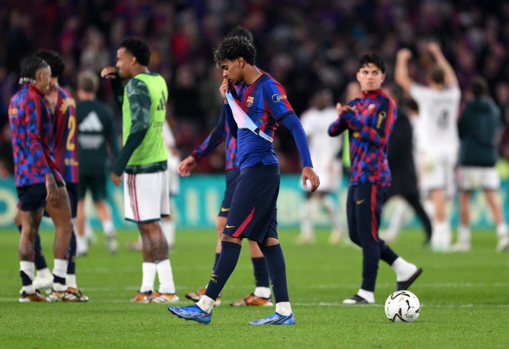 Les joueurs du Barça et du Real Madrid lors du Clásico au Camp Nou.