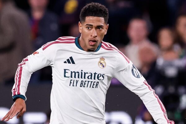 Adeyemi et Bellingham lors de leur accrochage en fin de match entre le Barça et le Real Madrid.
