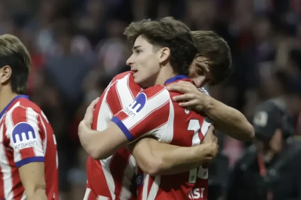 Julián Álvarez, au cœur du dossier opposant l’Atlético de Madrid au Barça devant la RFEF.