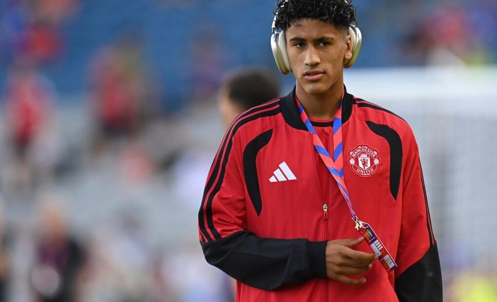 JJ Gabriel, jeune joueur de Manchester United au cœur des rumeurs de transfert vers le Barça.