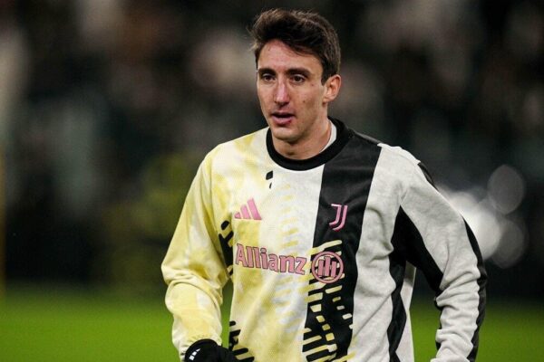 Andrea Cambiaso, latéral de la Juventus évoqué parmi les pistes du Barça.