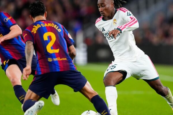 João Cancelo lors du Clasico entre le Barça et le Real Madrid.