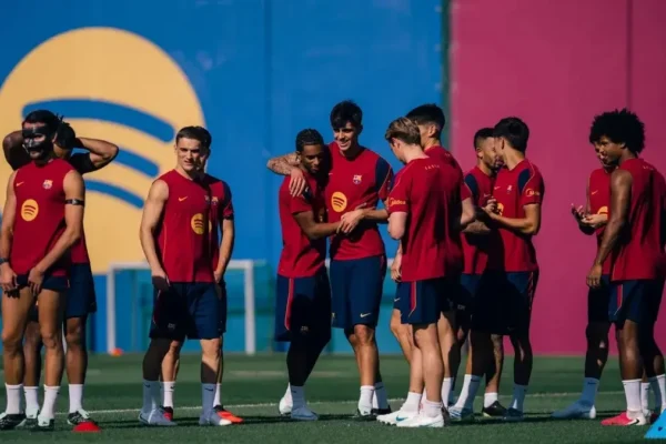 Les joueurs du Barça sur un terrain de la Ciutat Esportiva.
