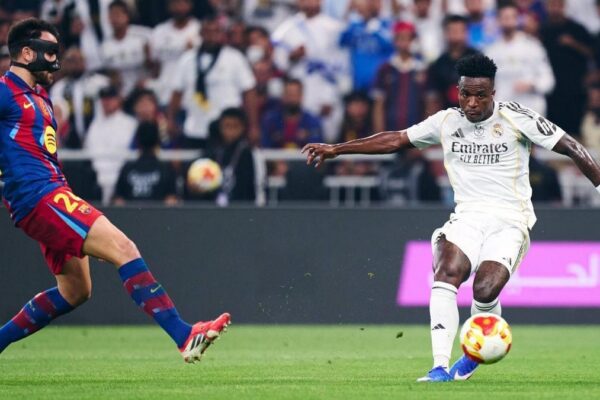 Jules Koundé, défenseur du Barça forfait pour le Clásico face au Real Madrid.
