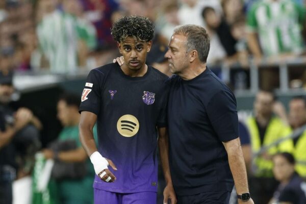 Hansi Flick sur le terrain d’entraînement du FC Barcelone.
