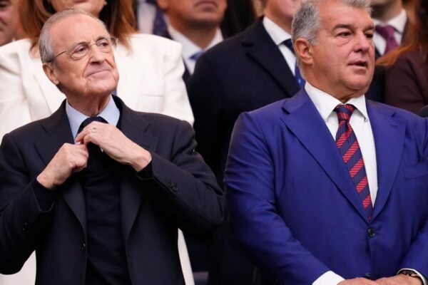 Les écussons du Real Madrid et du FC Barcelone illustrent l'affaire Negreira.
