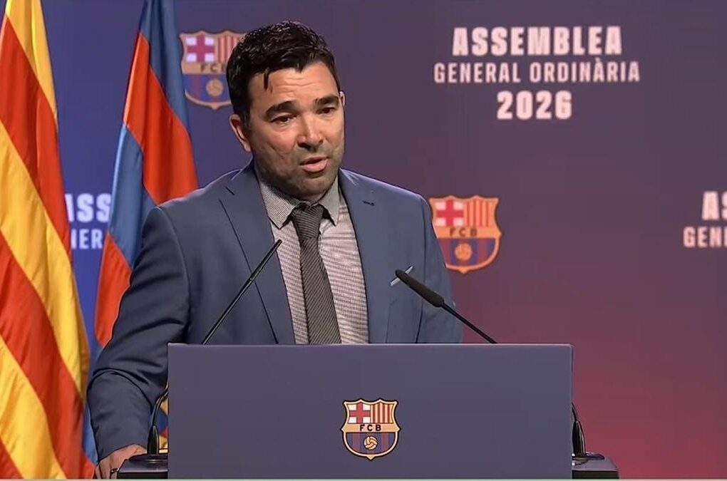 Des joueurs du Barça réunis sur la pelouse.