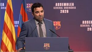 Des joueurs du Barça réunis sur la pelouse.