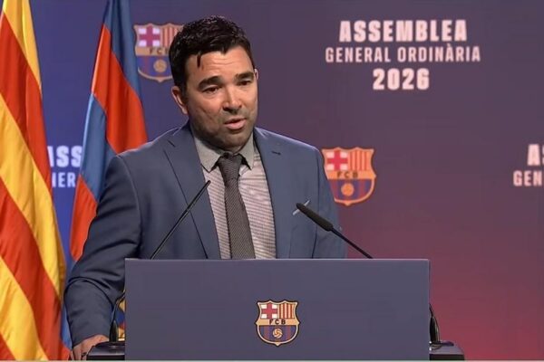 Des joueurs du Barça réunis sur la pelouse.