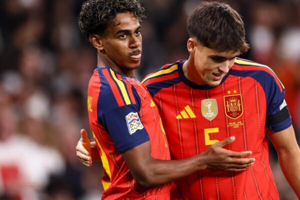 Pau Cubarsí sous le maillot de la sélection espagnole.